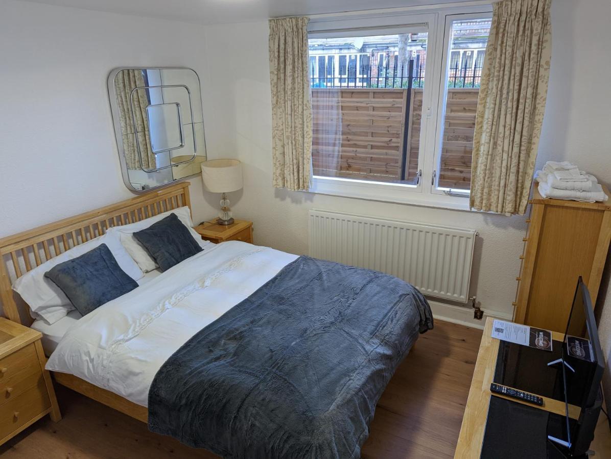 Beautiful Independent Apartment In London Uk Exteriör bild